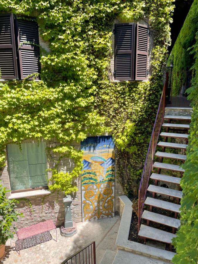 Hotel Domus Fontis Pescaia Spoleto Esterno foto
