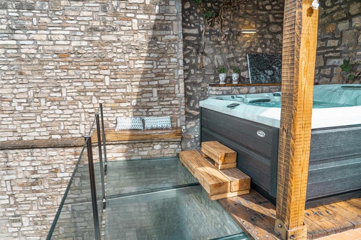 Hotel Domus Fontis Pescaia Spoleto Esterno foto