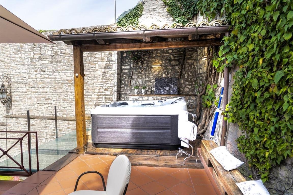 Hotel Domus Fontis Pescaia Spoleto Esterno foto
